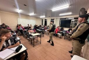 A Polícia Militar realizou uma ação de Patrulha Escolar na Escola Estadual Lamartine de Freitas, em Congonhas, abordando temas essenciais para um ambiente escolar mais seguro. Saiba mais!